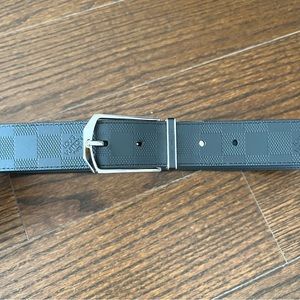 Authentic Louis Vuitton Men’s Slender 35mm Reversible Belt (size 90)